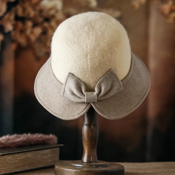 Handmade 1920’s Flapper Wool Elegant Cloche Hat Bucket Hat in Beige - Picture 2 of 3